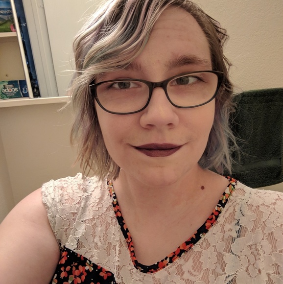 Meet your Posher, Ashley - Picture 1 of 1